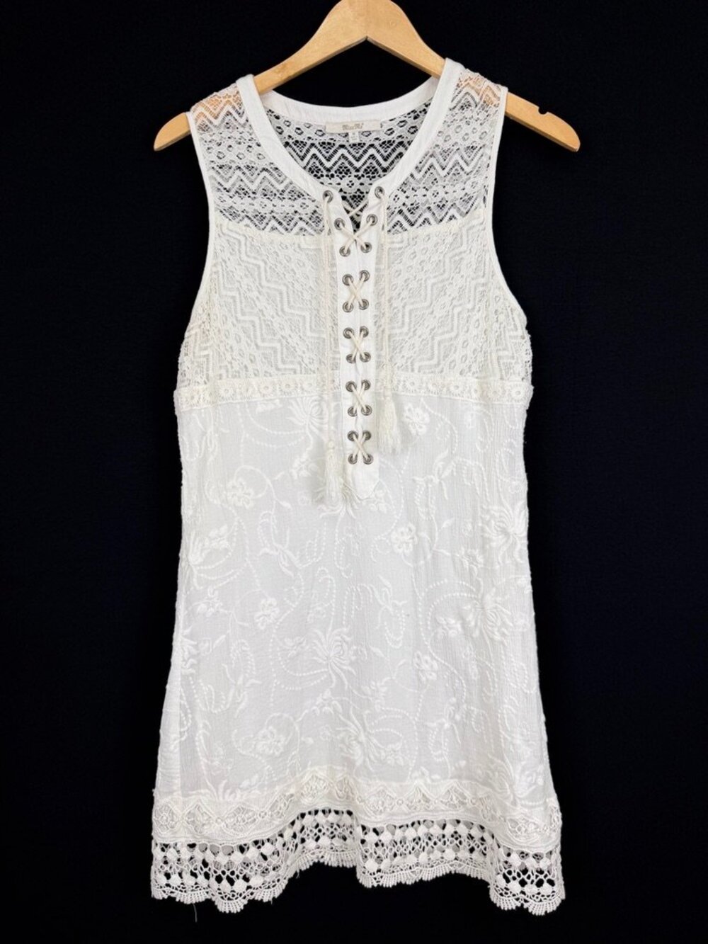 Miss Me White Embroidered Lace Crochet Lined Boho Shift Dress M
